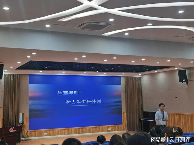 职业教育中心副校长冉峰,云日创心教育科技董事长黄子华博士